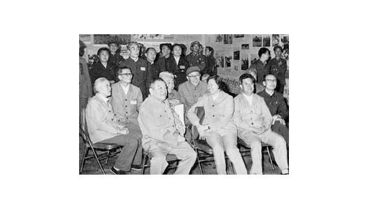 布赫、郝建秀同志來我校視察工作