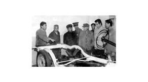 80年代初，交通部副部長王展義來我校檢查指導工作