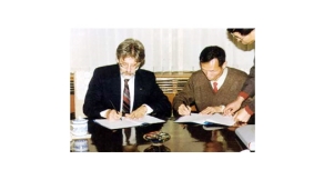 與加方簽訂姊妹學(xué)校協(xié)議書(shū)