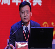 中國(guó)科學(xué)院院士、西北生態(tài)環(huán)境資源研究院常務(wù)副院長(zhǎng)、我國(guó)著名寒區(qū)土木工程專(zhuān)家、博士生導(dǎo)師賴(lài)遠(yuǎn)明教授就“寒區(qū)道路熱學(xué)特性分析方法和凍害防治技術(shù)”?與嘉賓、校友和師生分享了自己獨(dú)特的見(jiàn)解